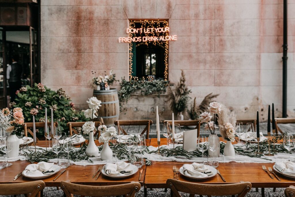 Gedeckter Tisch bei italienischer Hochzeit